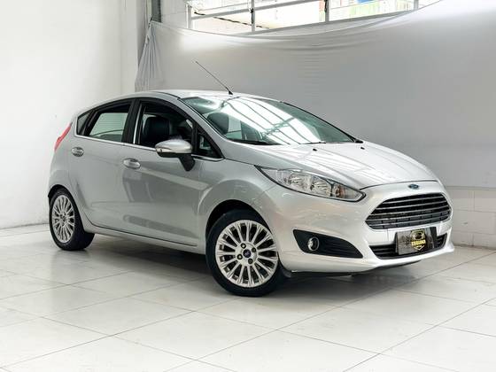 FORD FIESTA 1.6 TITANIUM HATCH 16V FLEX 4P POWERSHIFT FORD FIESTA 1.6 TITANIUM HATCH 16V FLEX 4P POWERSHIFT